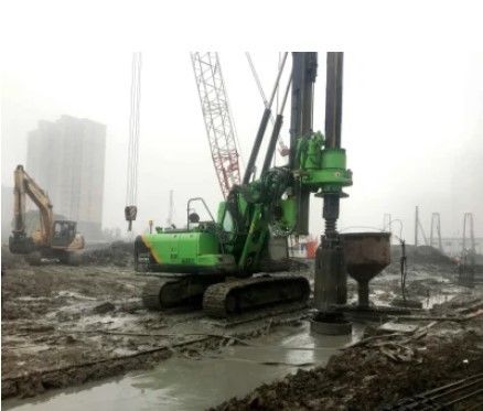 Rig de empilado hidráulico de Jiangsu con ancho de operación de 4300 mm 20 mm Profundidad máxima de la pila y control de joystick hidráulico para la instalación de cimientos